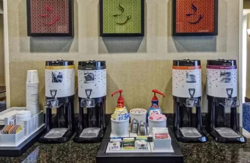 Hampton Inn Indianola Экстерьер фото